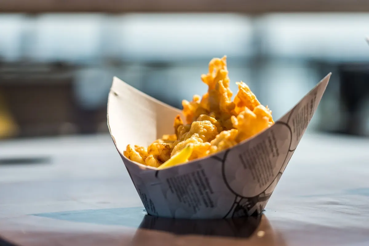 Regional Fish and Chips: How Toppings and Sides Differ Across the UK